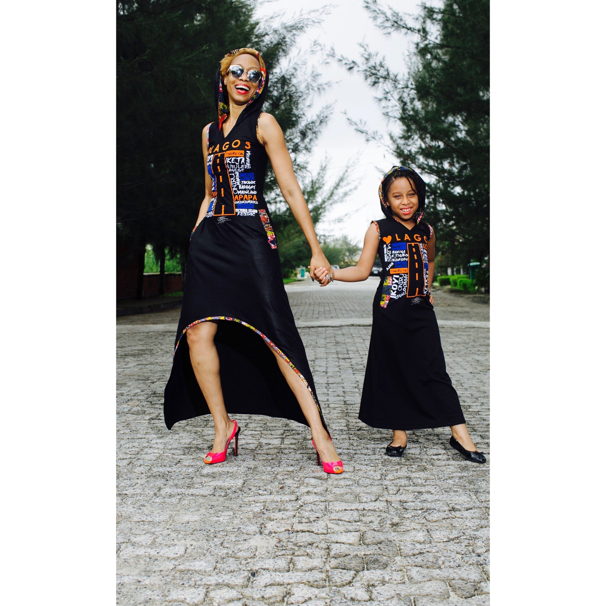 ENFANTS : ROBE LONGUE À CAPUCHE NOIRE LUV LAGOS ANKARA