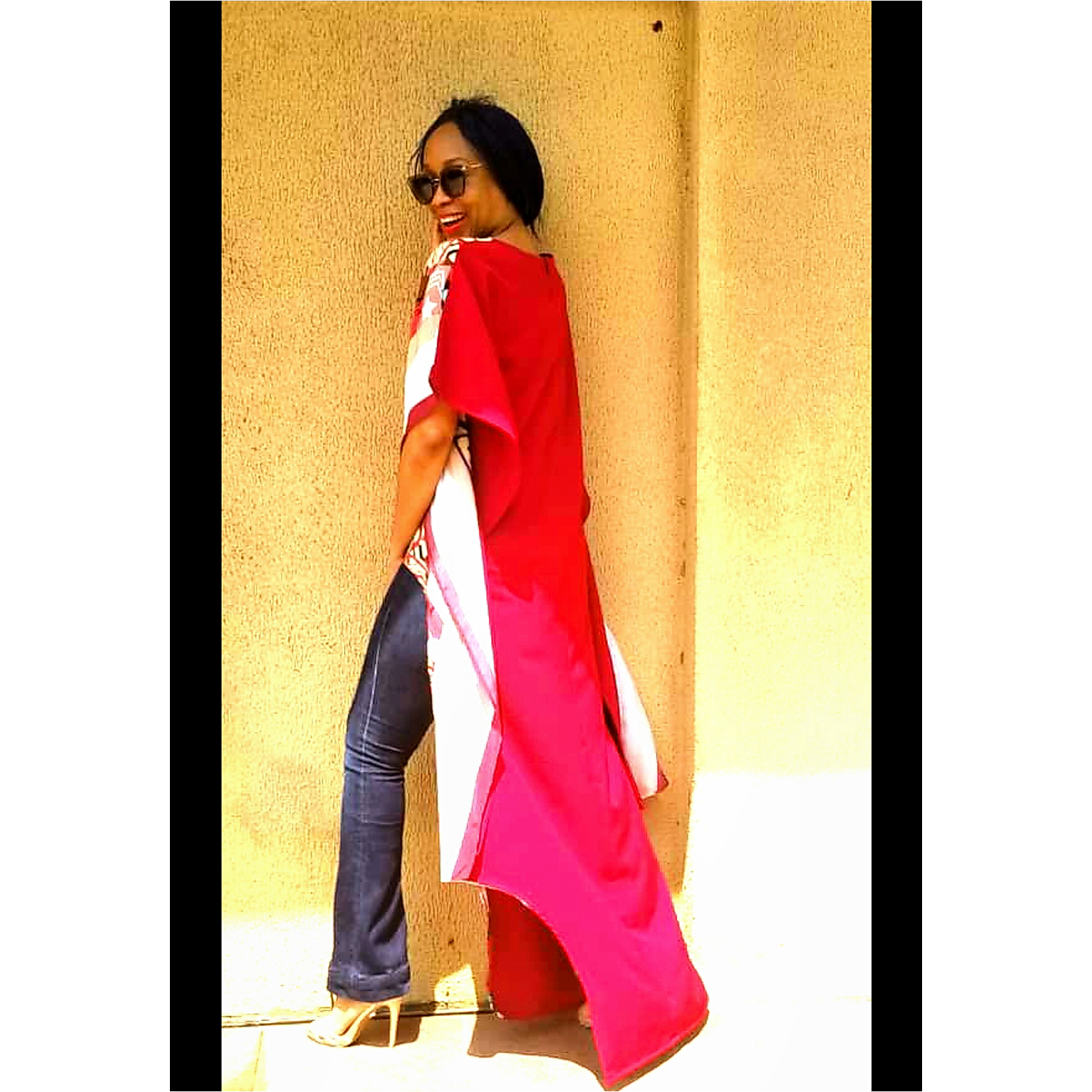 Caftan Hi Low en rouge/imprimé visages