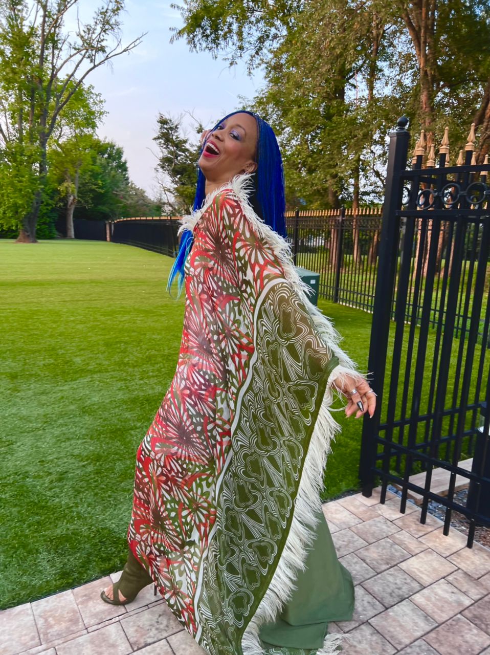 Robe Impératrice de Marrakech avec détails en plumes