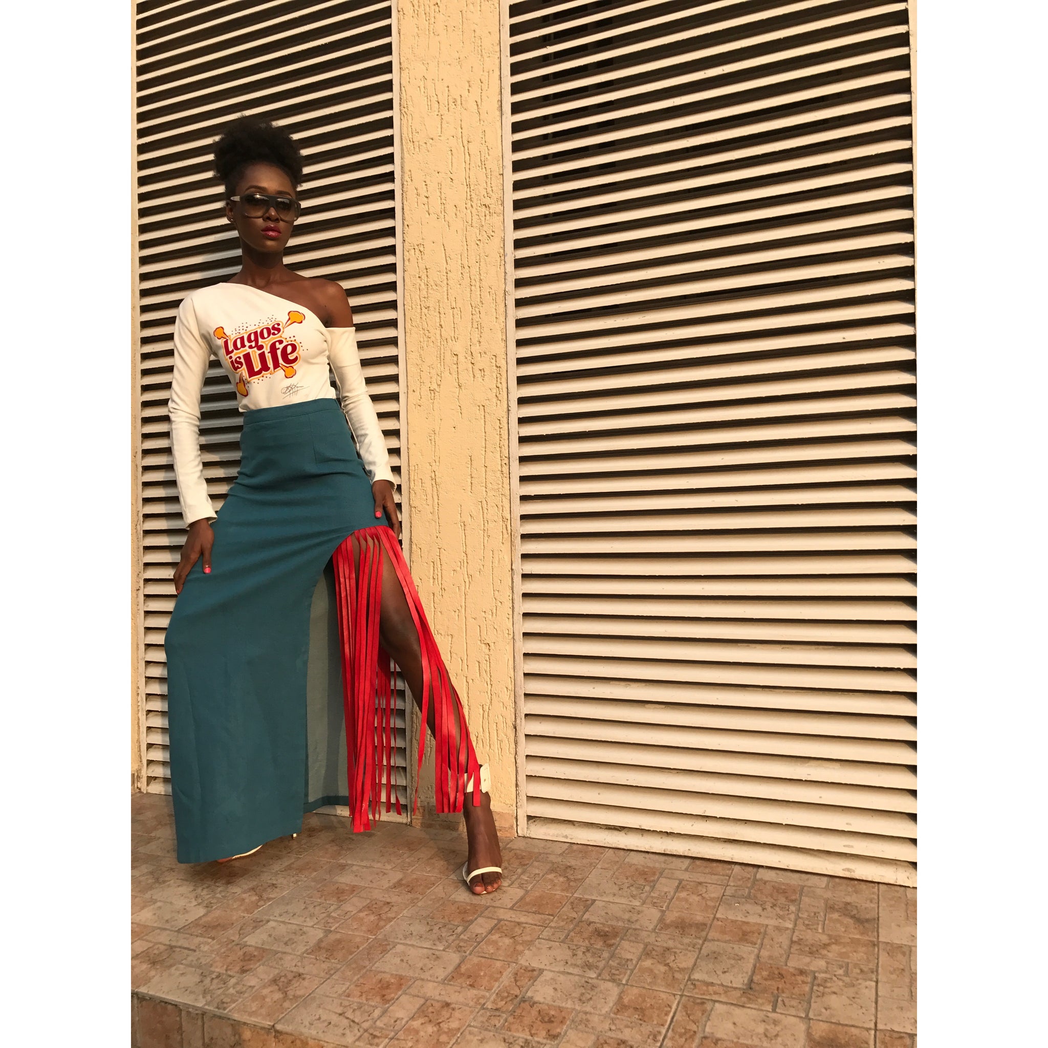 Le Chalya - Maxi bleu clair avec détails en cuir de veau rouge