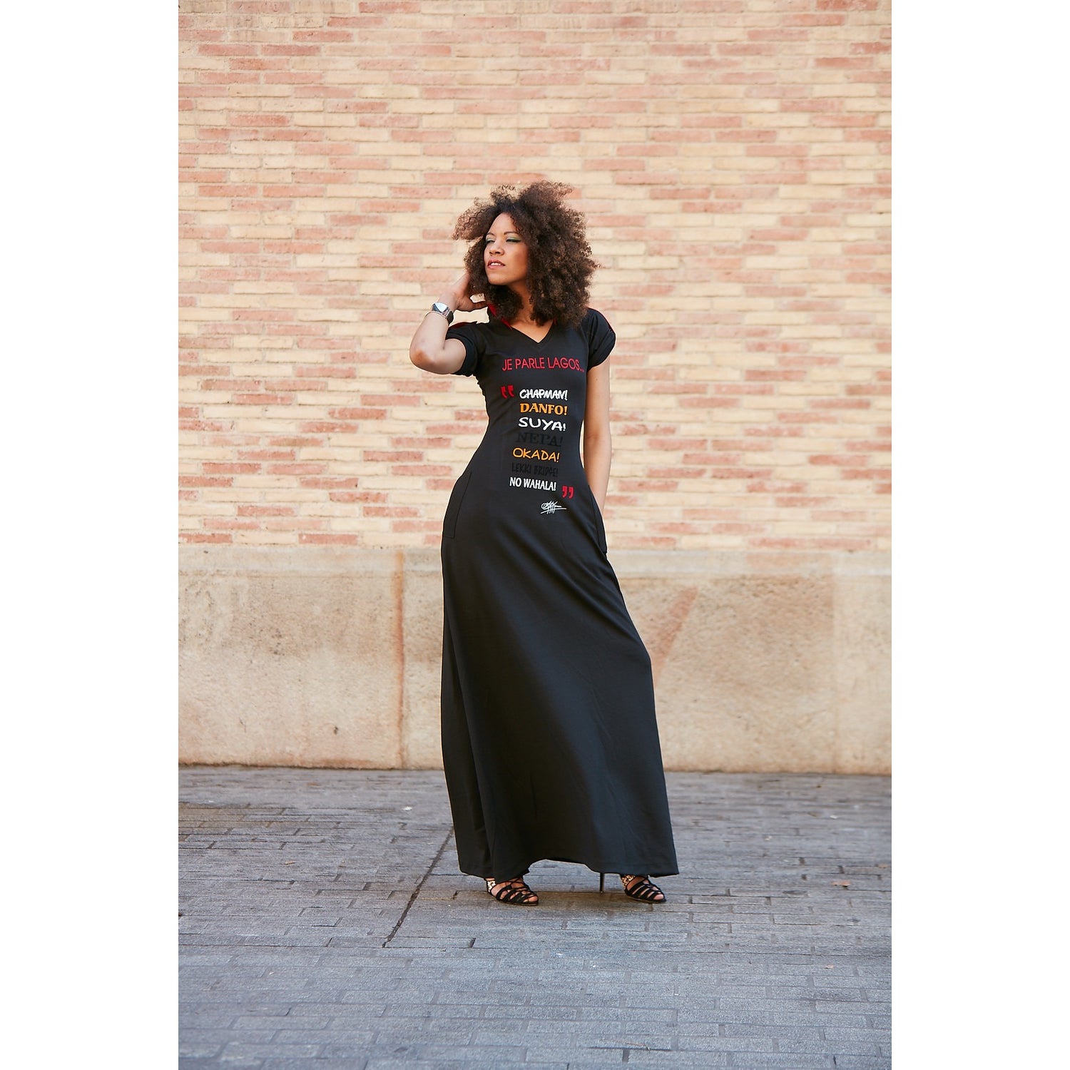 ROBE À CAPUCHE JE PARLE LAGOS EN VELOURS