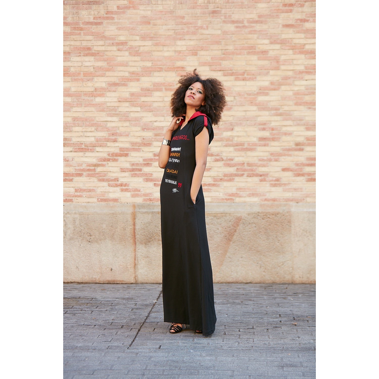 ROBE À CAPUCHE JE PARLE LAGOS EN VELOURS