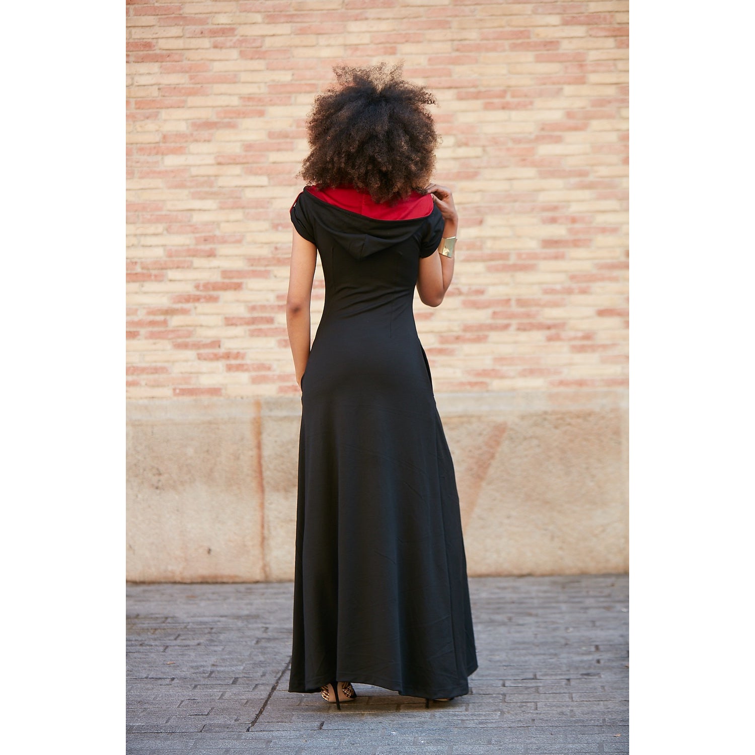 ROBE À CAPUCHE JE PARLE LAGOS EN VELOURS
