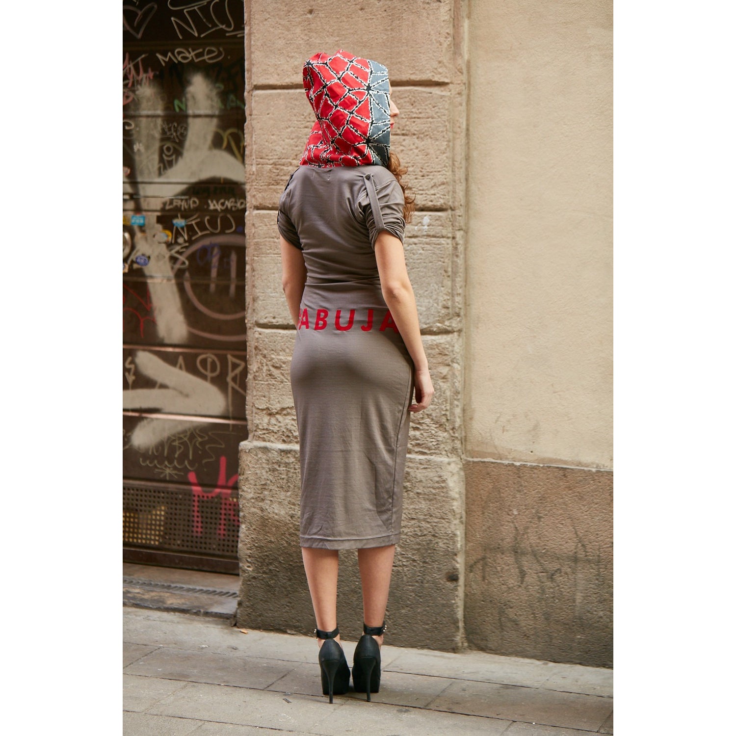 ROBE MIDI À CAPUCHE AVEC APPLIQUES EN VELOURS LUV ABUJA
