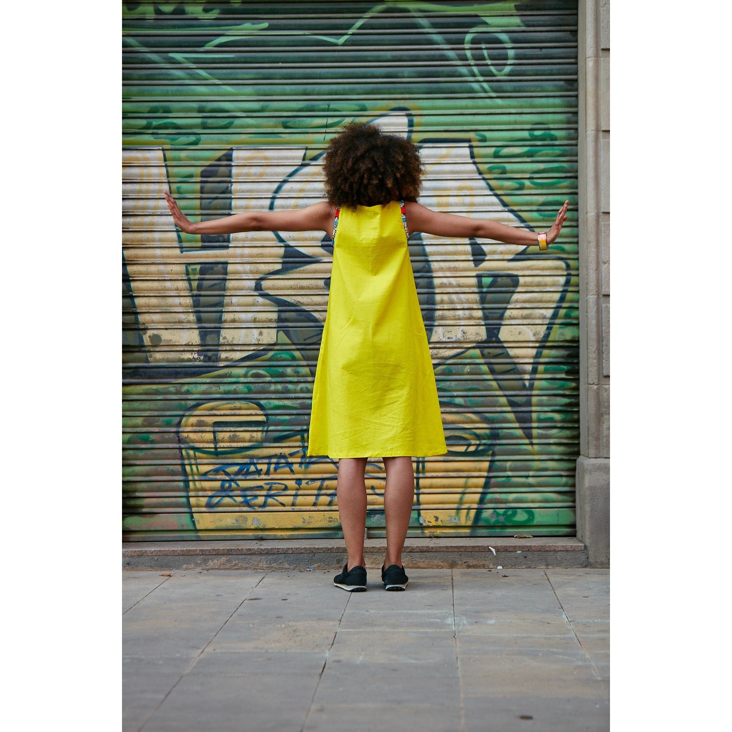 ROBE EN VELOURS AVEC APPLIQUE SIGNATURE
