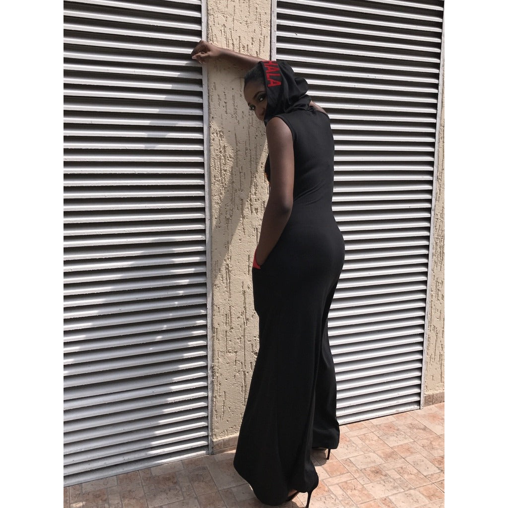 ROBE LONGUE À CAPUCHE NOIRE NO WAHALA