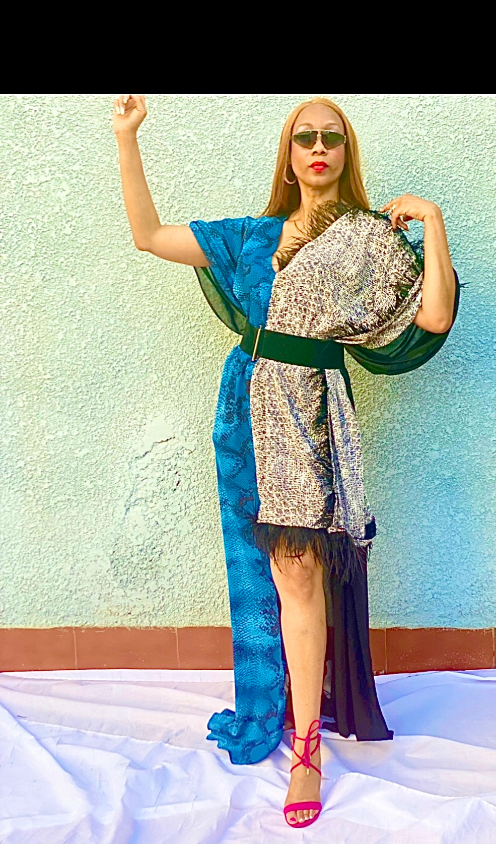 Robe impératrice Mombasa avec détails en plumes