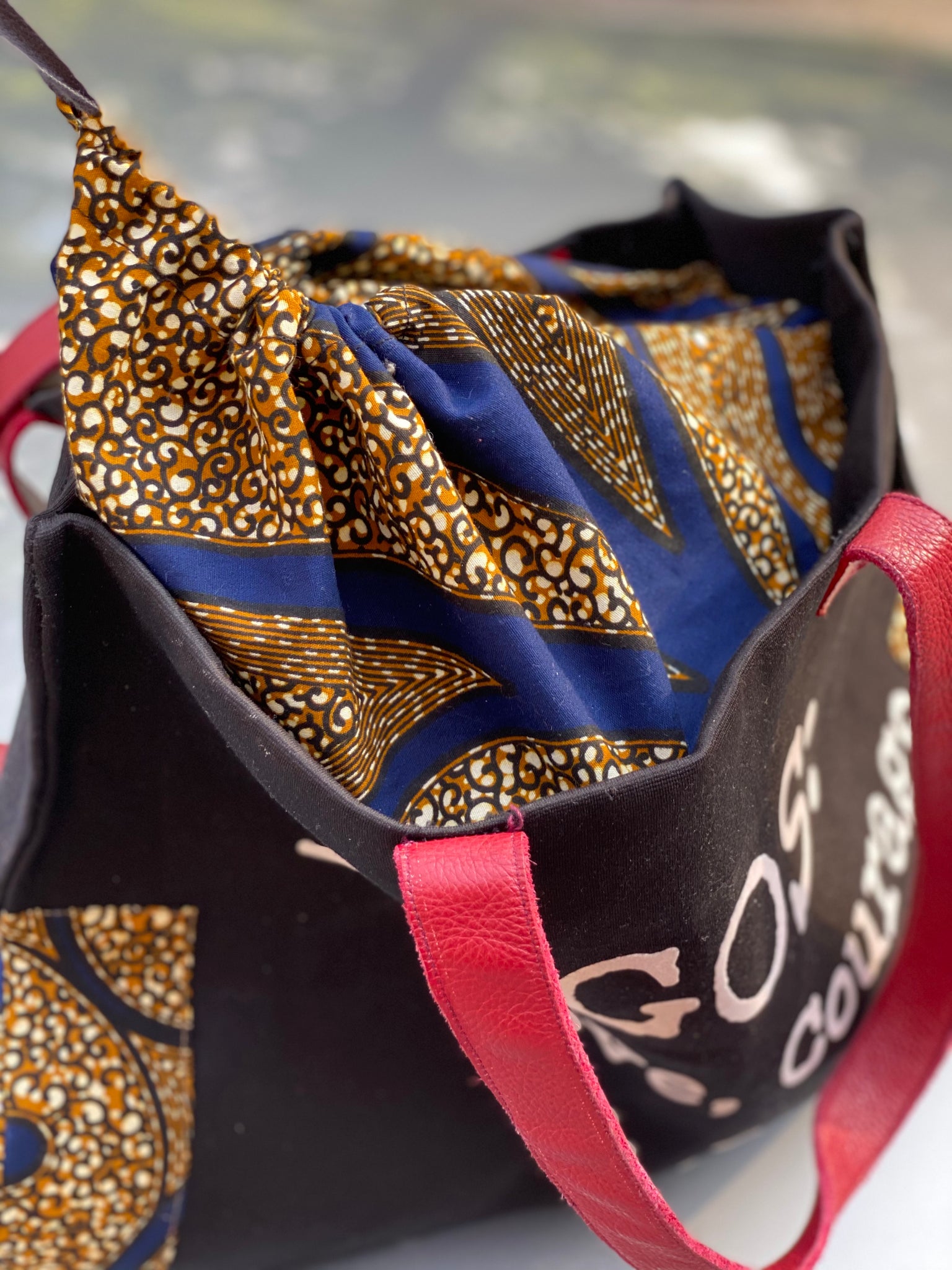 Sac fourre-tout trapèze en cuir : LAGOS : Love, Courage &Jollof