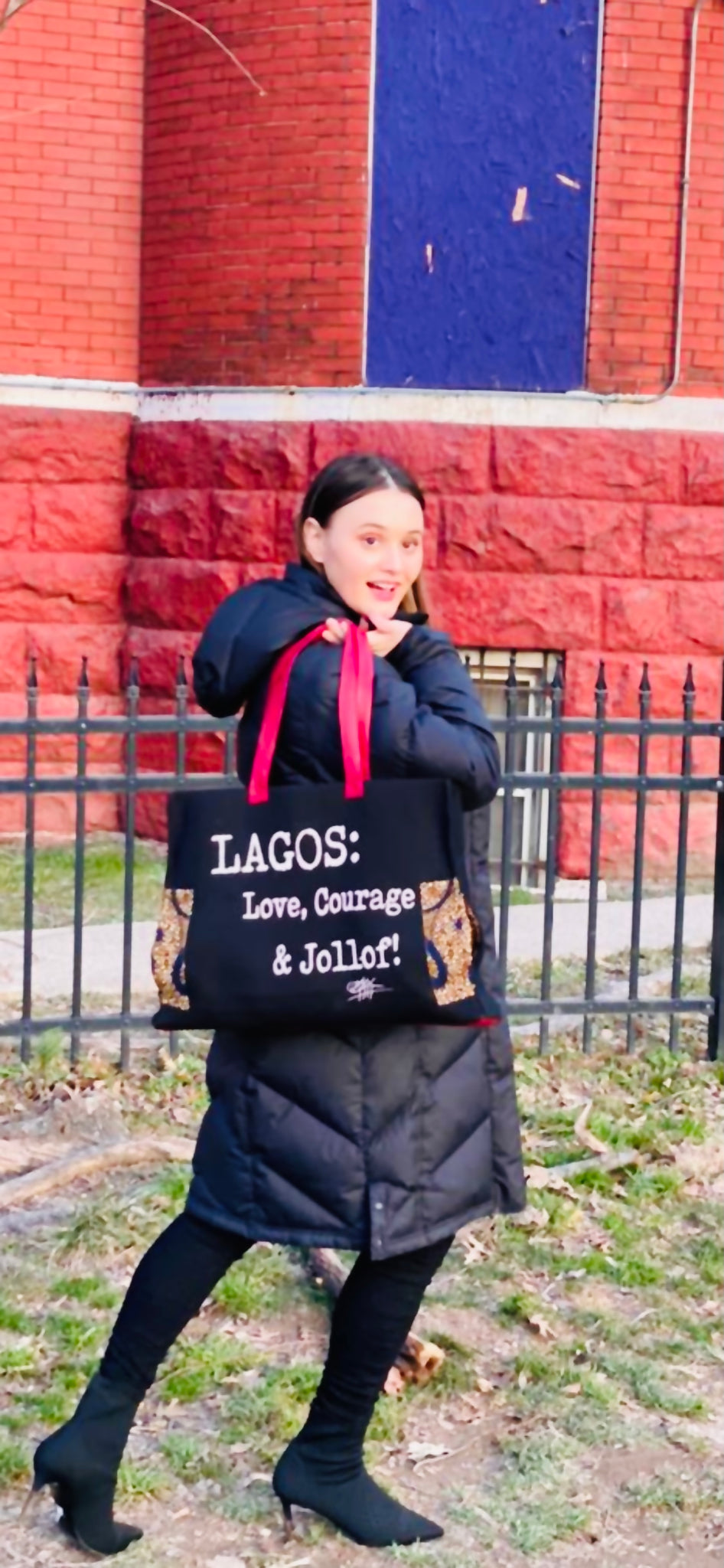 Sac fourre-tout trapèze en cuir : LAGOS : Love, Courage &Jollof