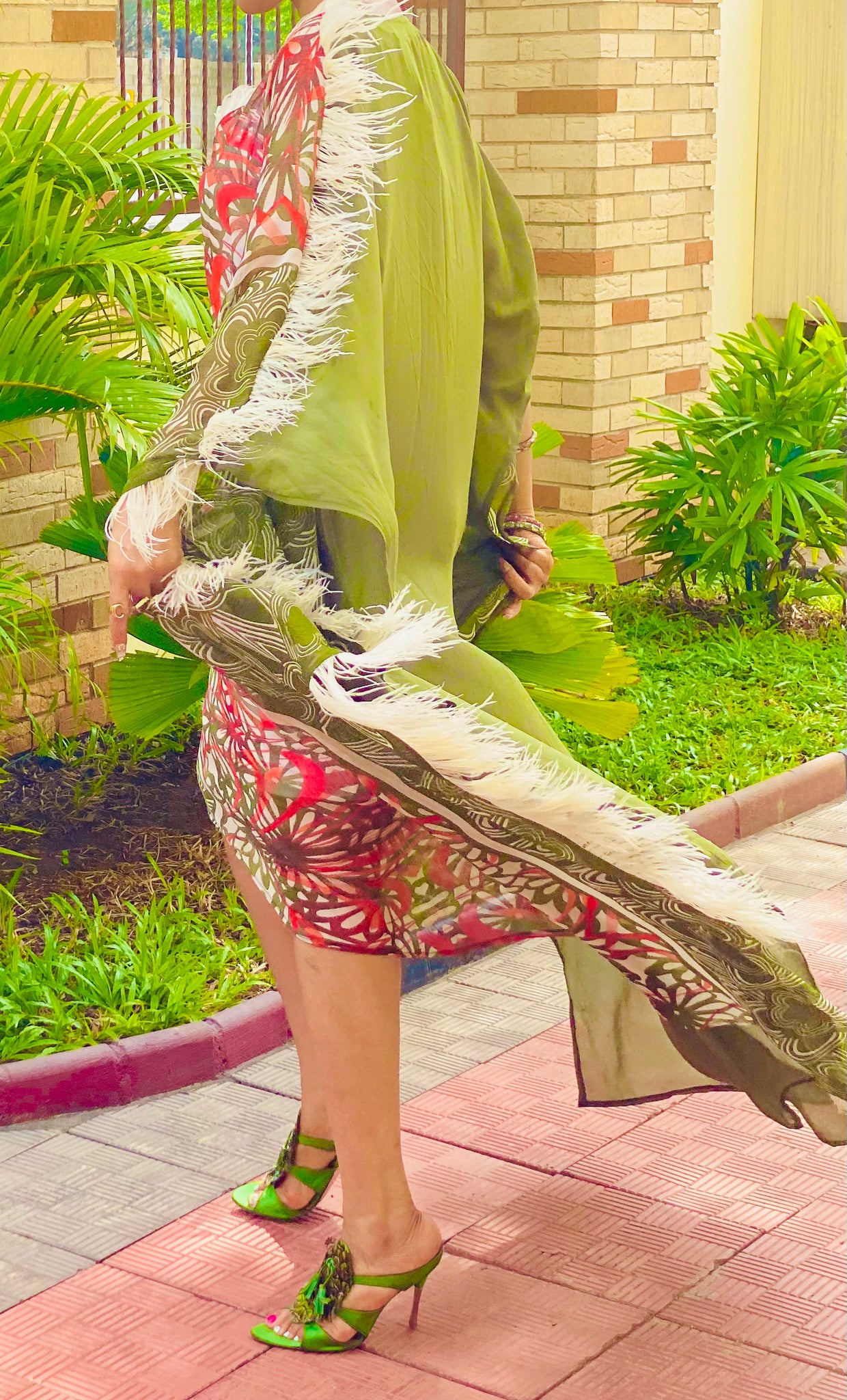 Robe Impératrice de Marrakech avec détails en plumes