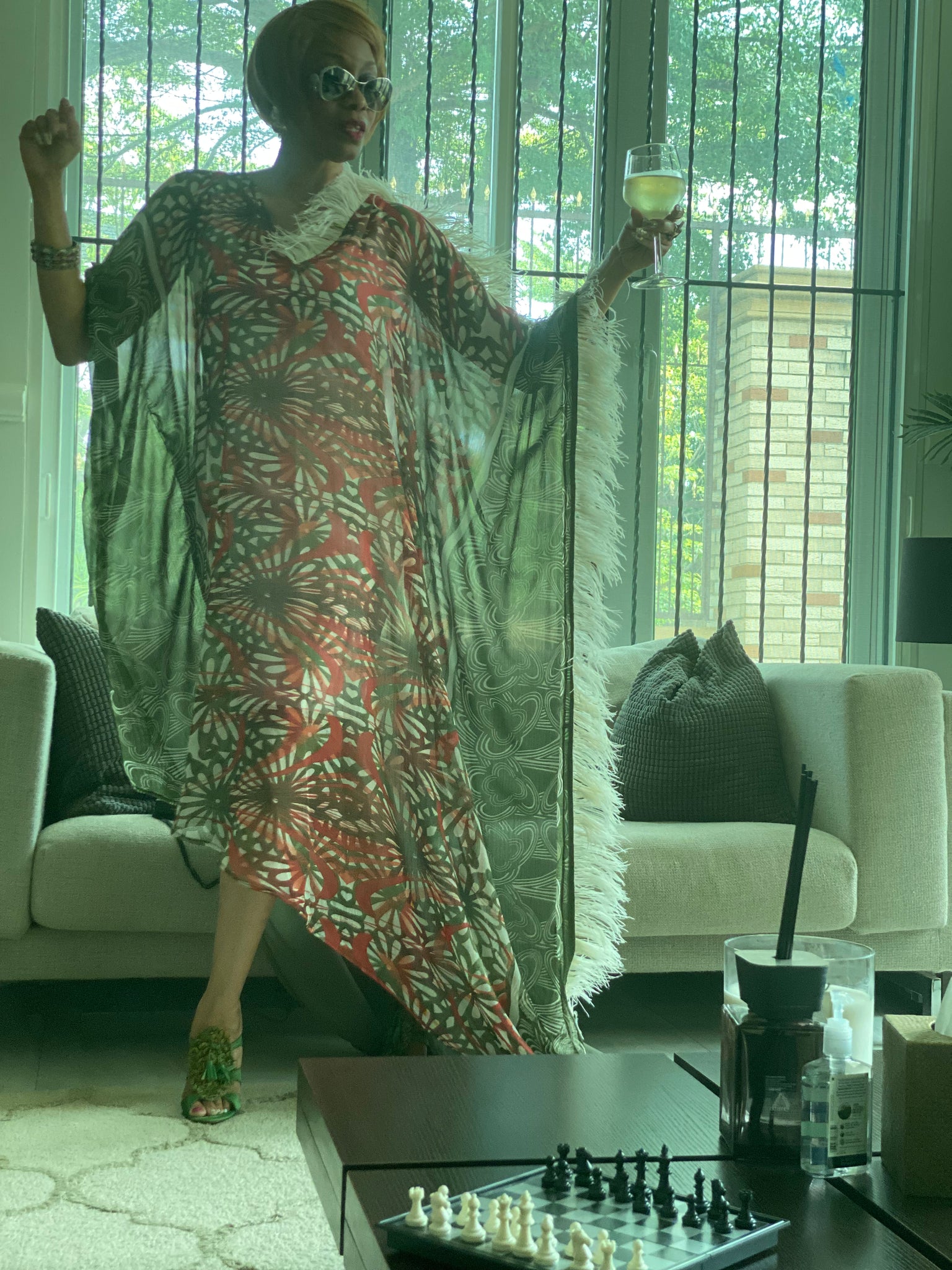 Robe Impératrice de Marrakech avec détails en plumes