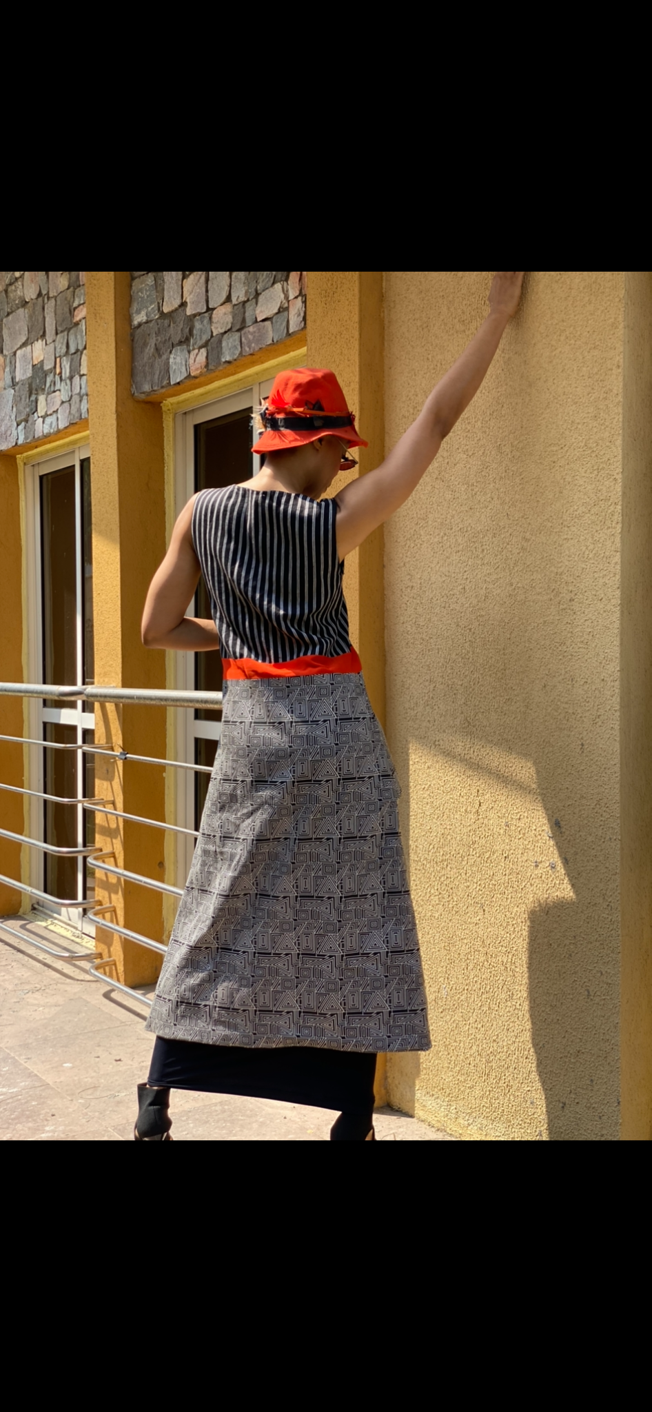 2 en 1 : veste réversible asymétrique effilochée à la main