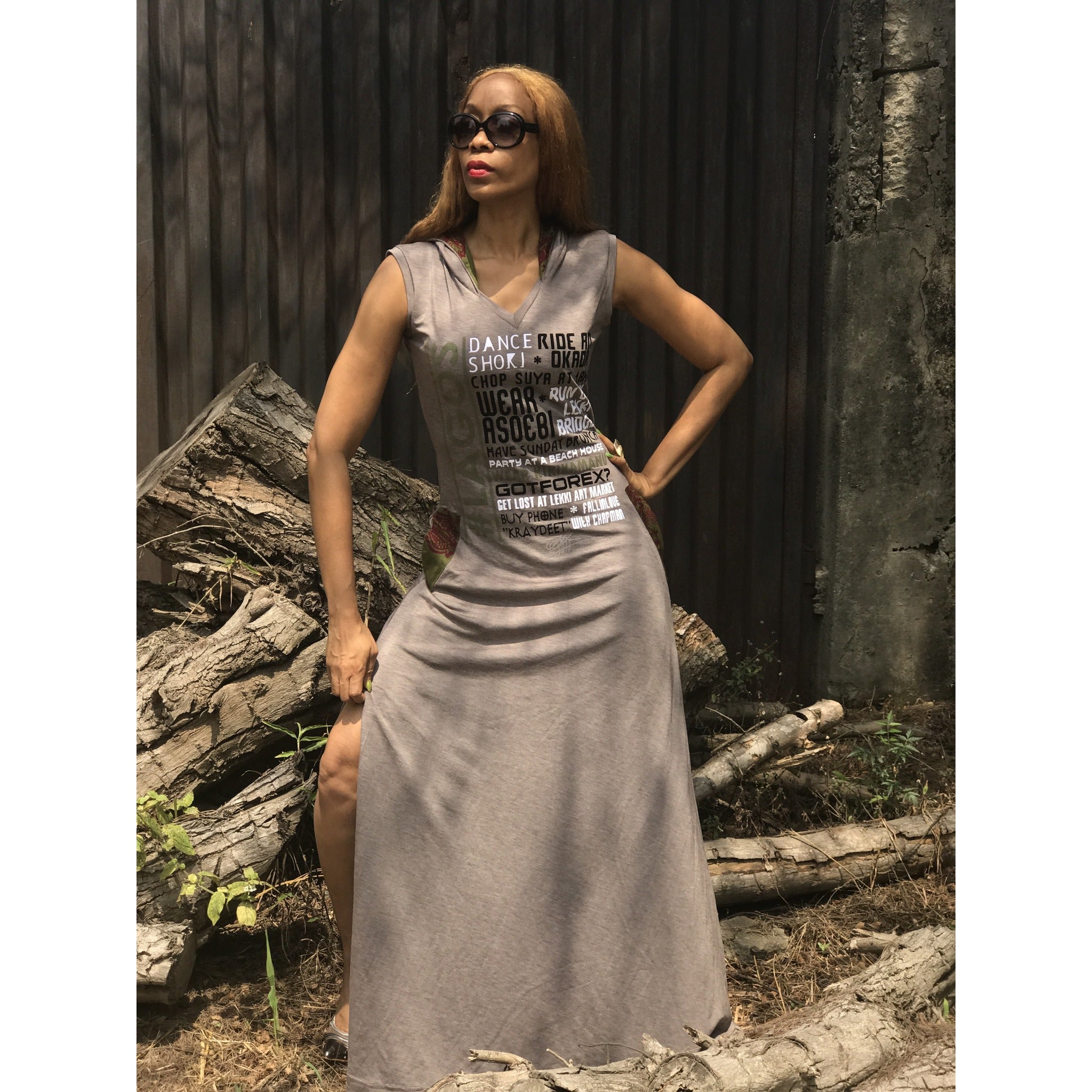 Robe longue à capuche sans manches #LAGOS FAV.THINGS, fente latérale