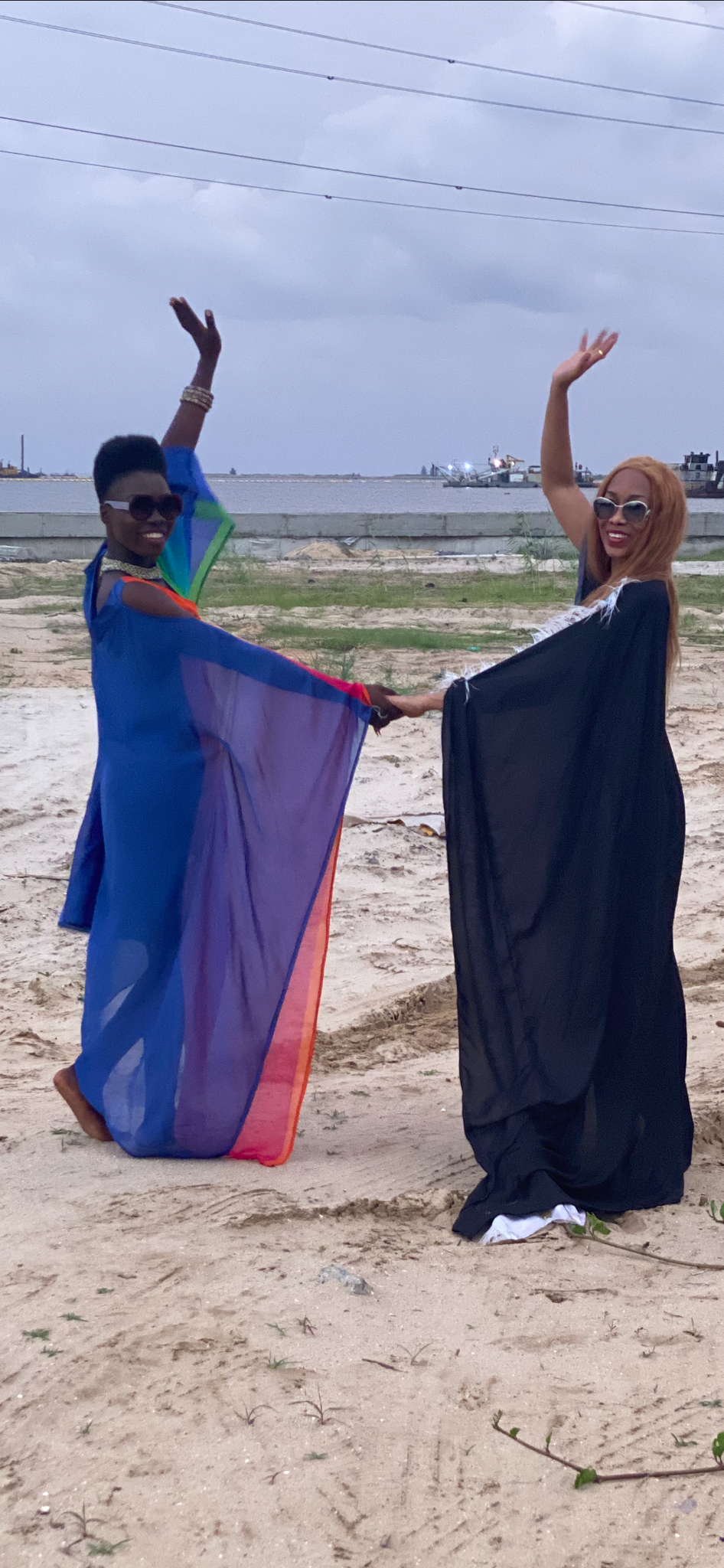 Robe impératrice des Maldives avec détails en plumes
