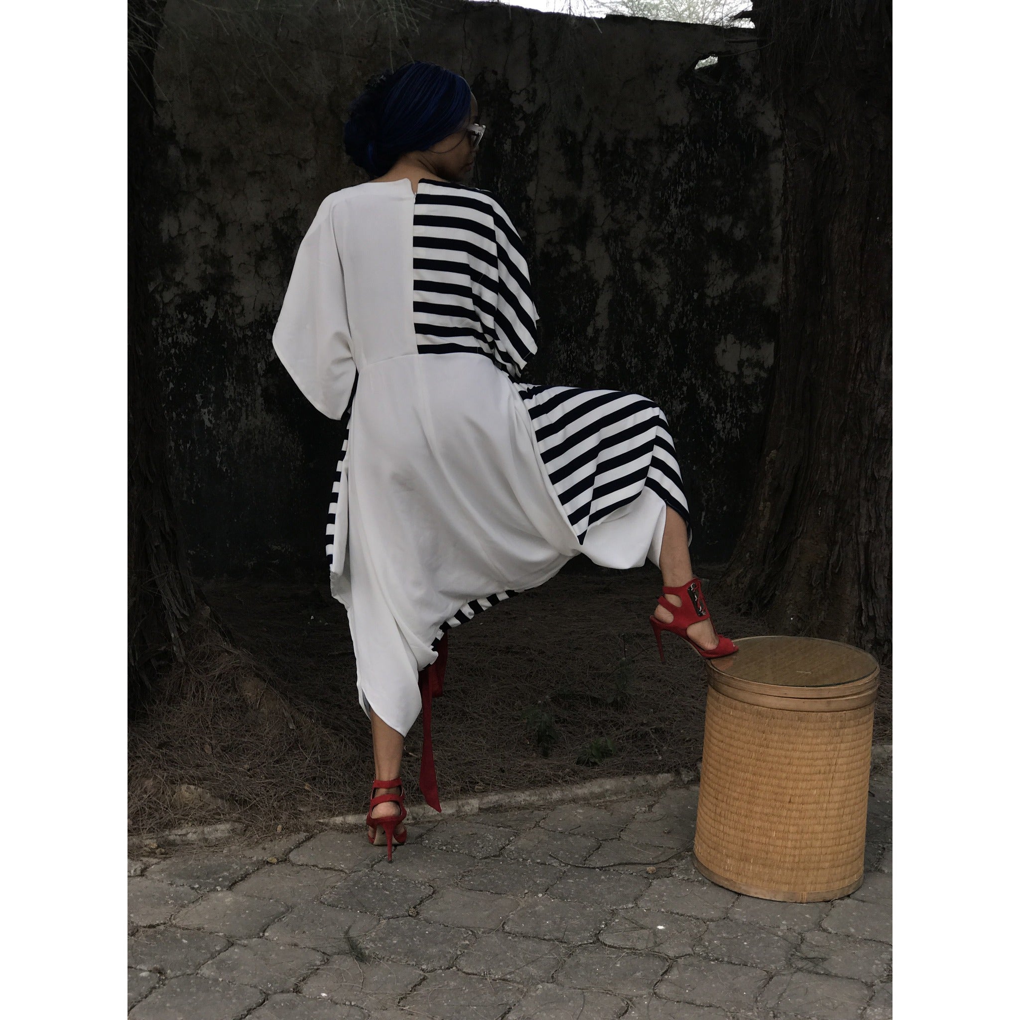 Housse de coussin réversible Essaouira en blanc avec détail à rayures noires et blanches