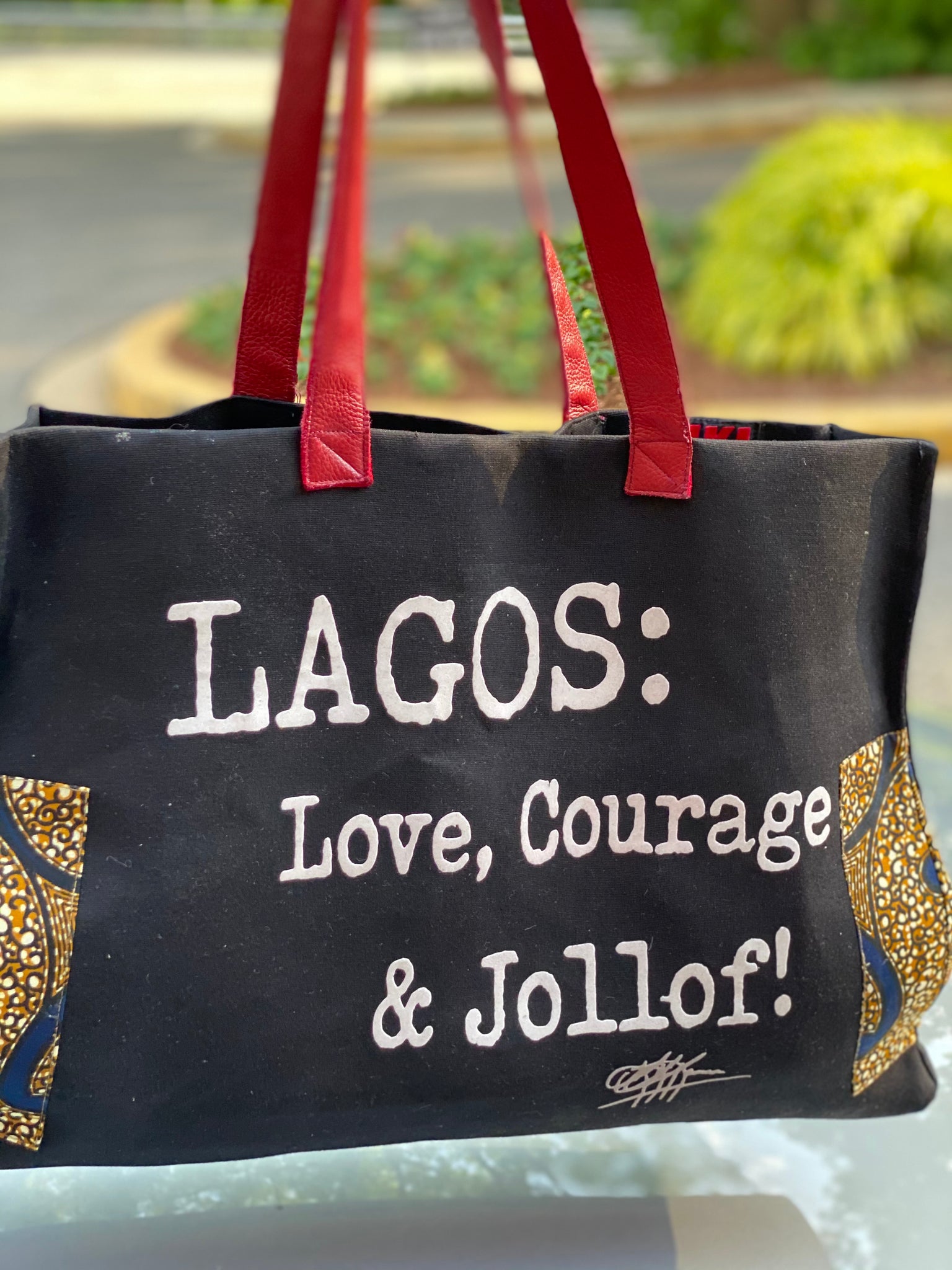 Sac fourre-tout trapèze en cuir : LAGOS : Love, Courage &Jollof