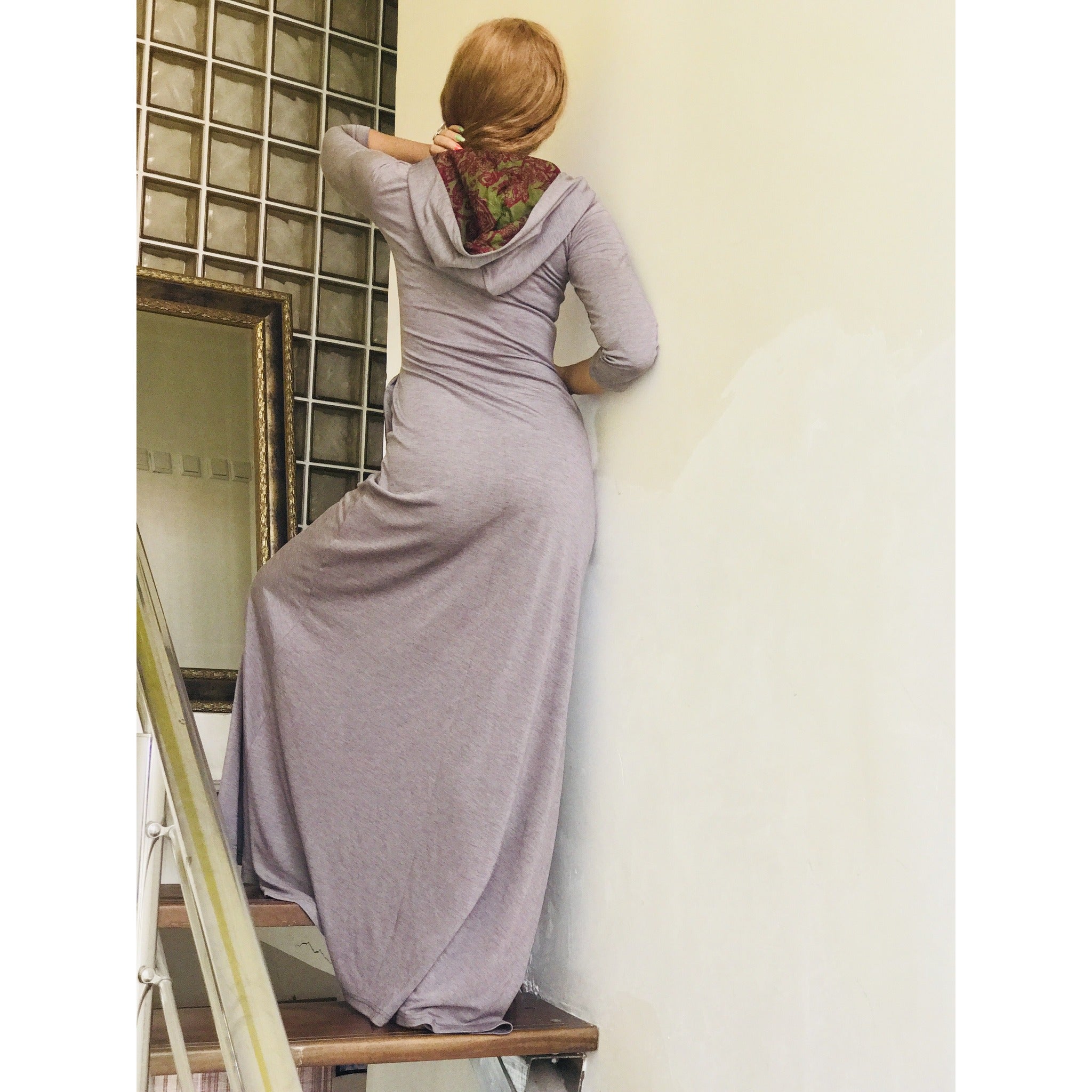 Robe longue à capuche avec fente latérale grise #LAGOS FAV THINGS, manches 3/4