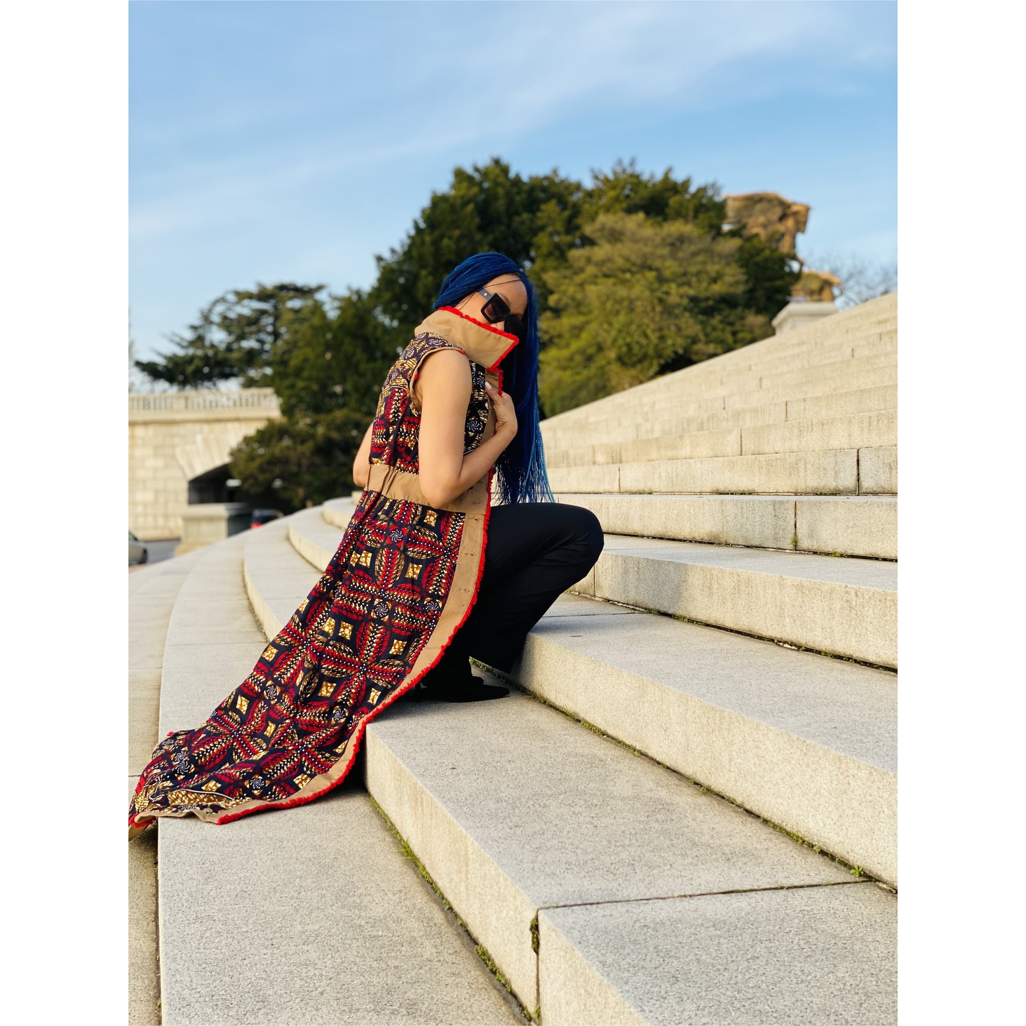 Manteau long marron Surya convertible et réversible à 6 directions, effiloché à la main
