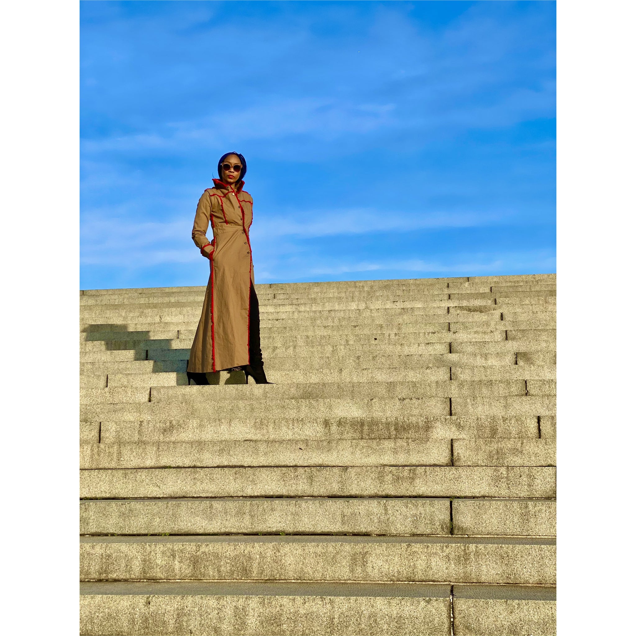 Manteau long marron Surya convertible et réversible à 6 directions, effiloché à la main