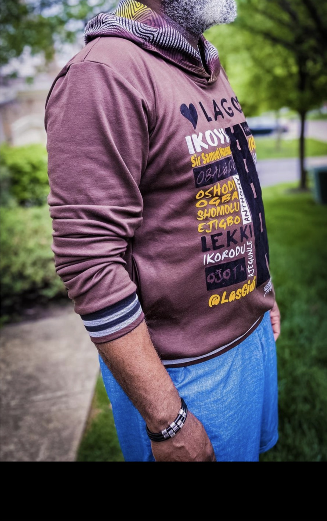 SWEAT-SHIRT À CAPUCHE UNISEXE MARRON LOVE LAGOS, DÉTAIL ANKARA