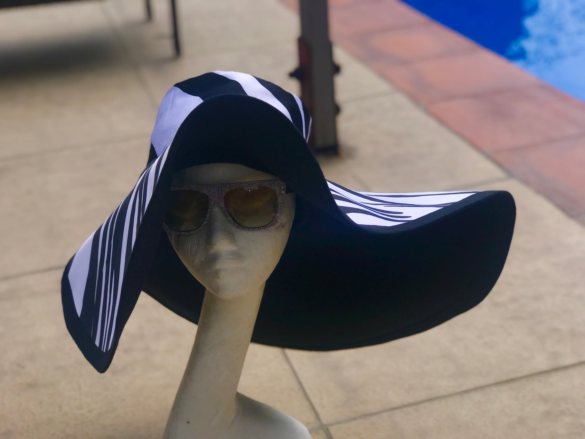 Chapeau de soleil réversible GoodHeadz/imprimé Daniella noir