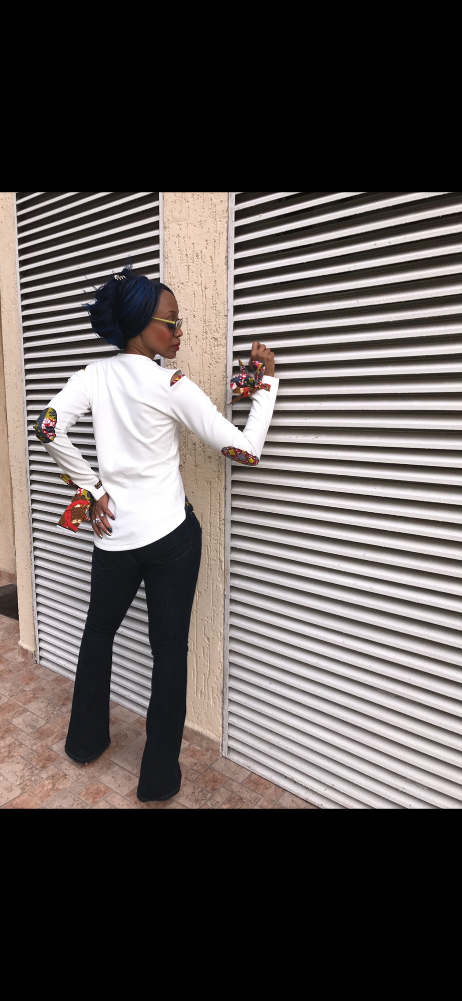 PERSONNALISABLE : Chemisier HiLow Something DIFFERENT LAGOS avec lien au poignet et détail au niveau des coudes
