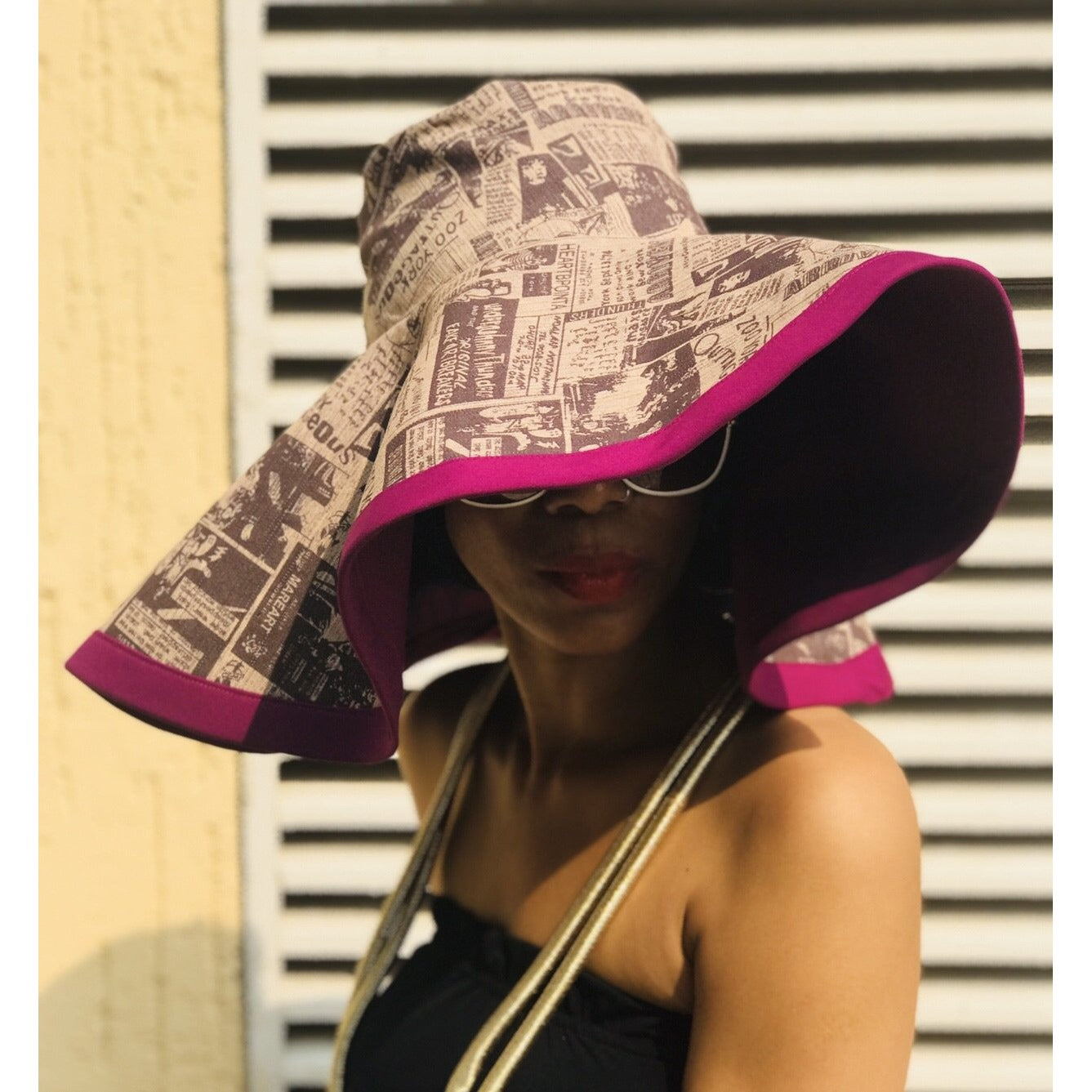 Chapeau réversible GoodHeadz à imprimé journal/violet