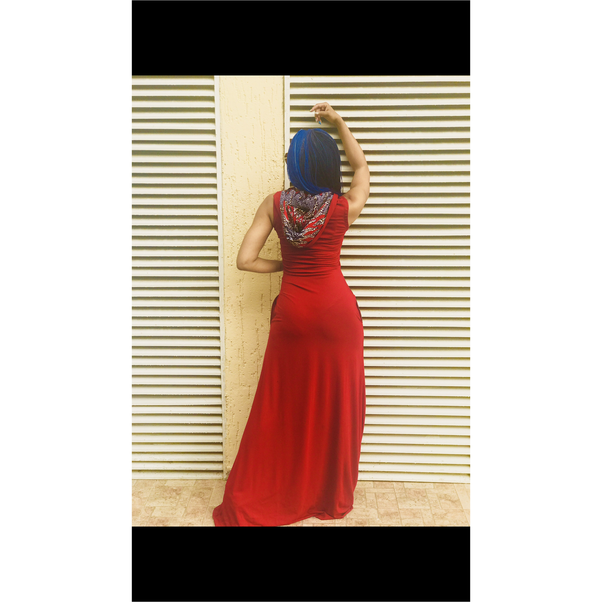 ROBE MAXI À CAPUCHE, SANS MANCHES, LOVE ABIDJAN/LAGOS