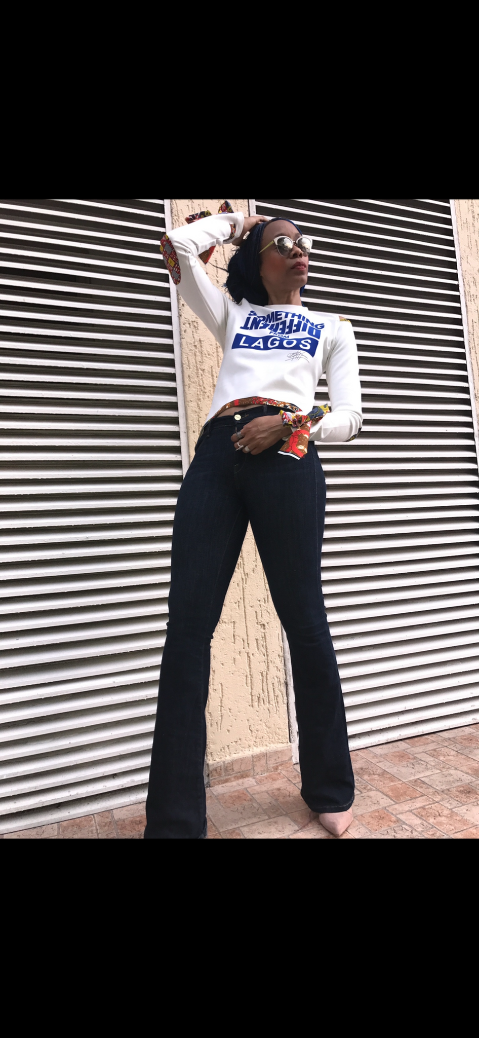 PERSONNALISABLE : Chemisier HiLow Something DIFFERENT LAGOS avec lien au poignet et détail au niveau des coudes
