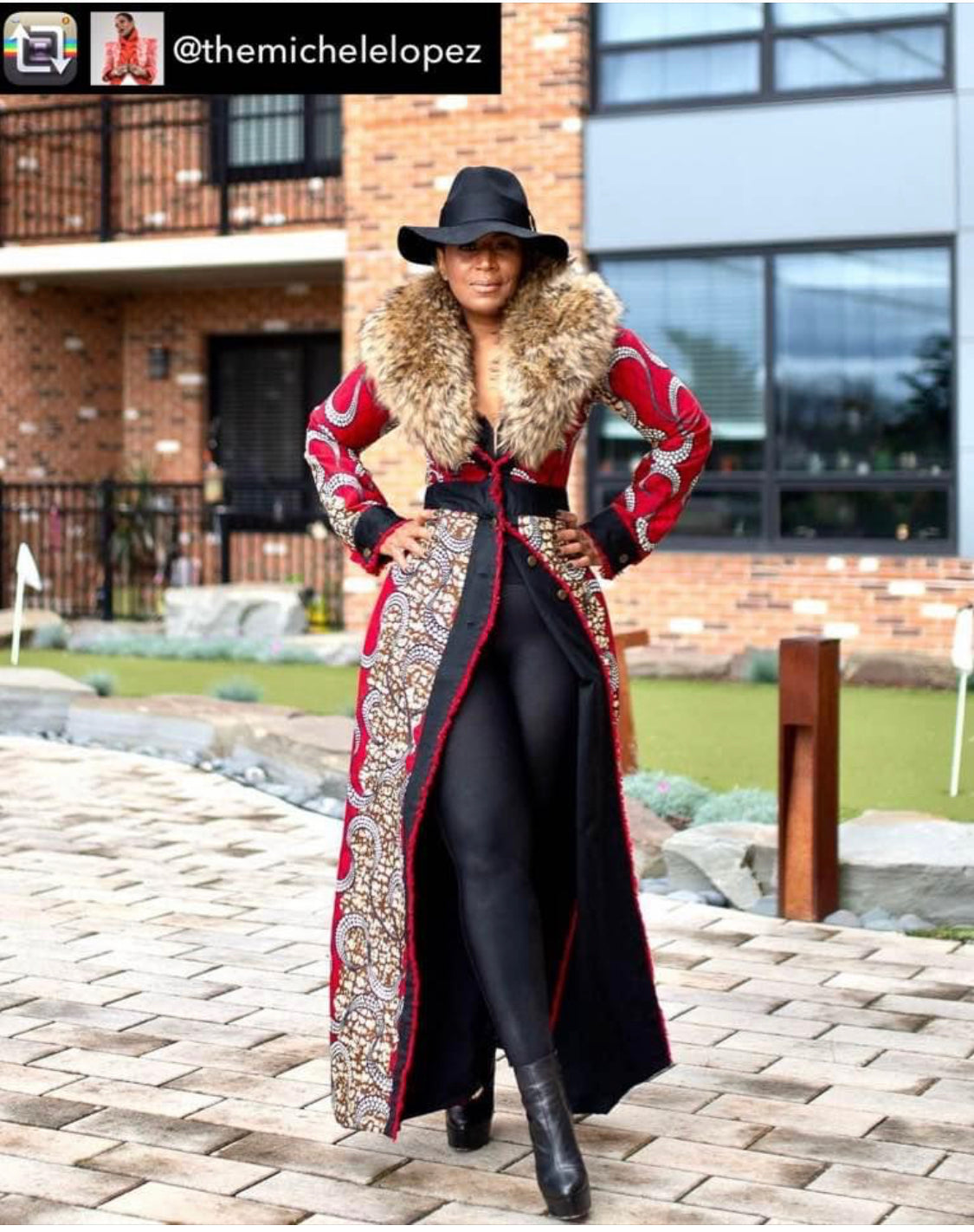Manteau long noir convertible et réversible à 6 directions Surya effiloché à la main