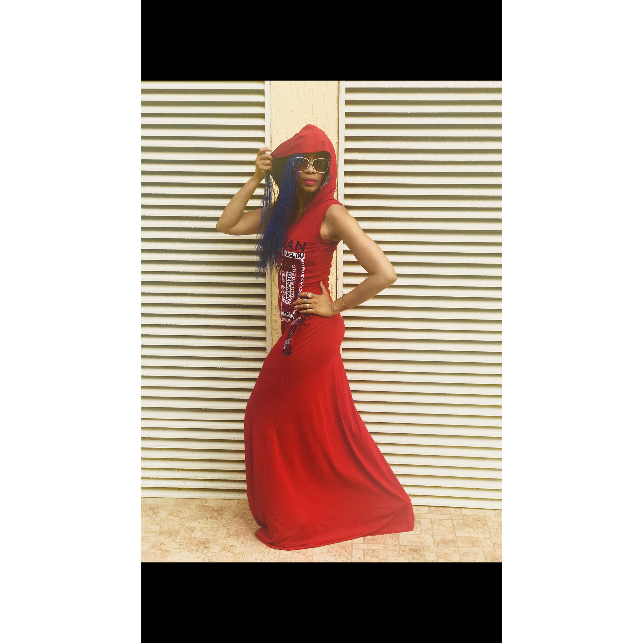 ROBE MAXI À CAPUCHE, SANS MANCHES, LOVE ABIDJAN/LAGOS