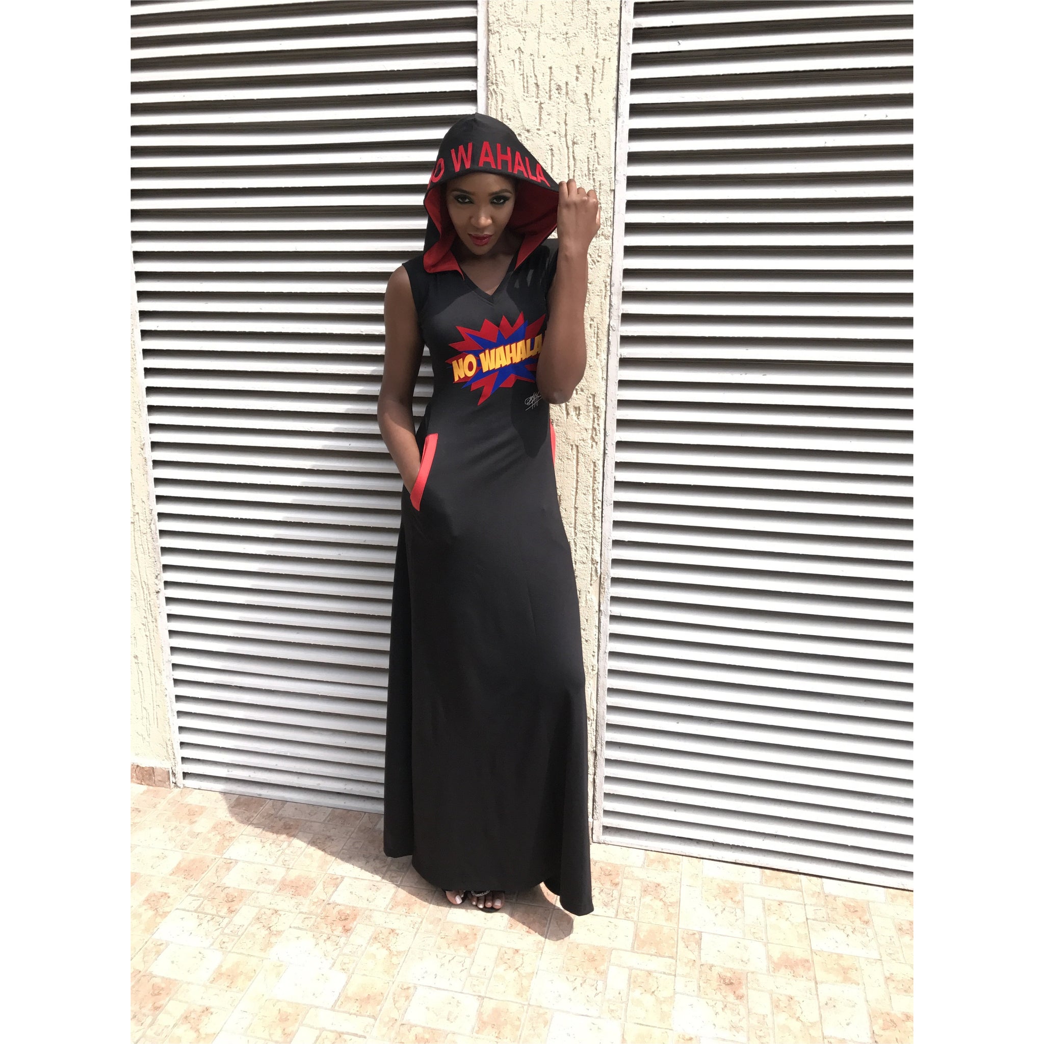 ROBE LONGUE À CAPUCHE NOIRE NO WAHALA