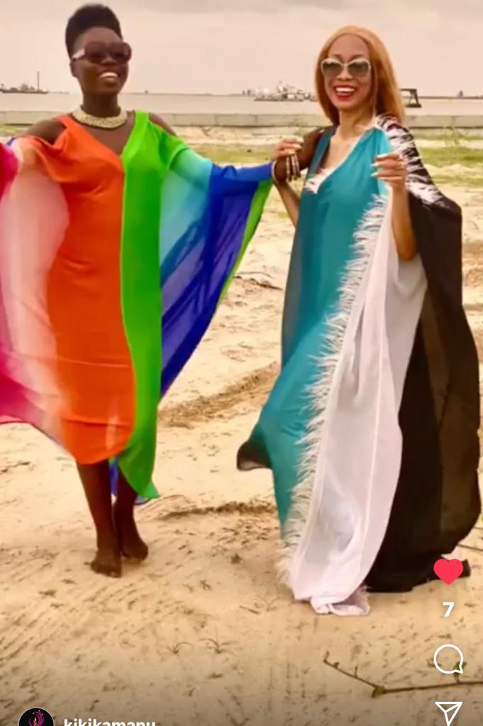 Robe impératrice des Maldives avec détails en plumes