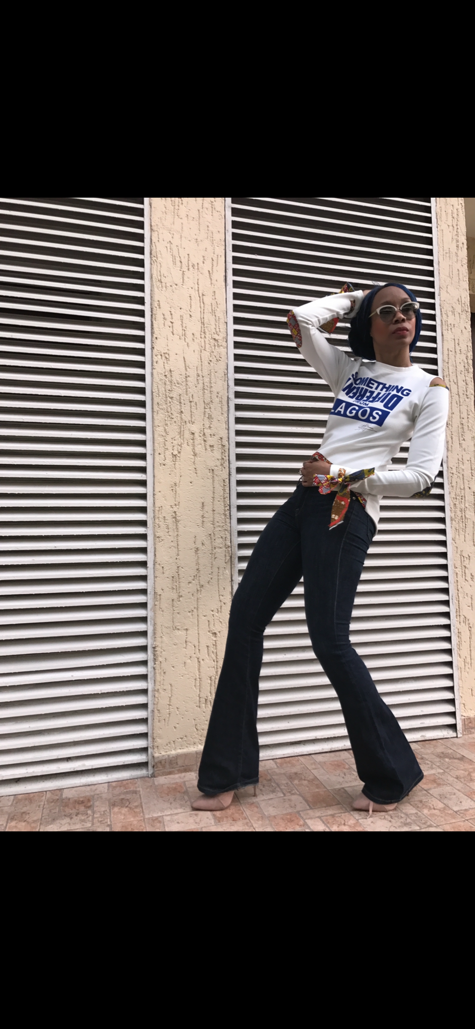 PERSONNALISABLE : Chemisier HiLow Something DIFFERENT LAGOS avec lien au poignet et détail au niveau des coudes
